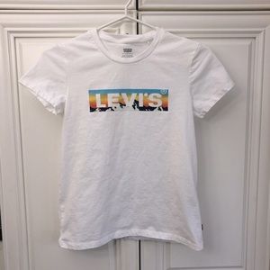 Levi’s women’s t-shirt